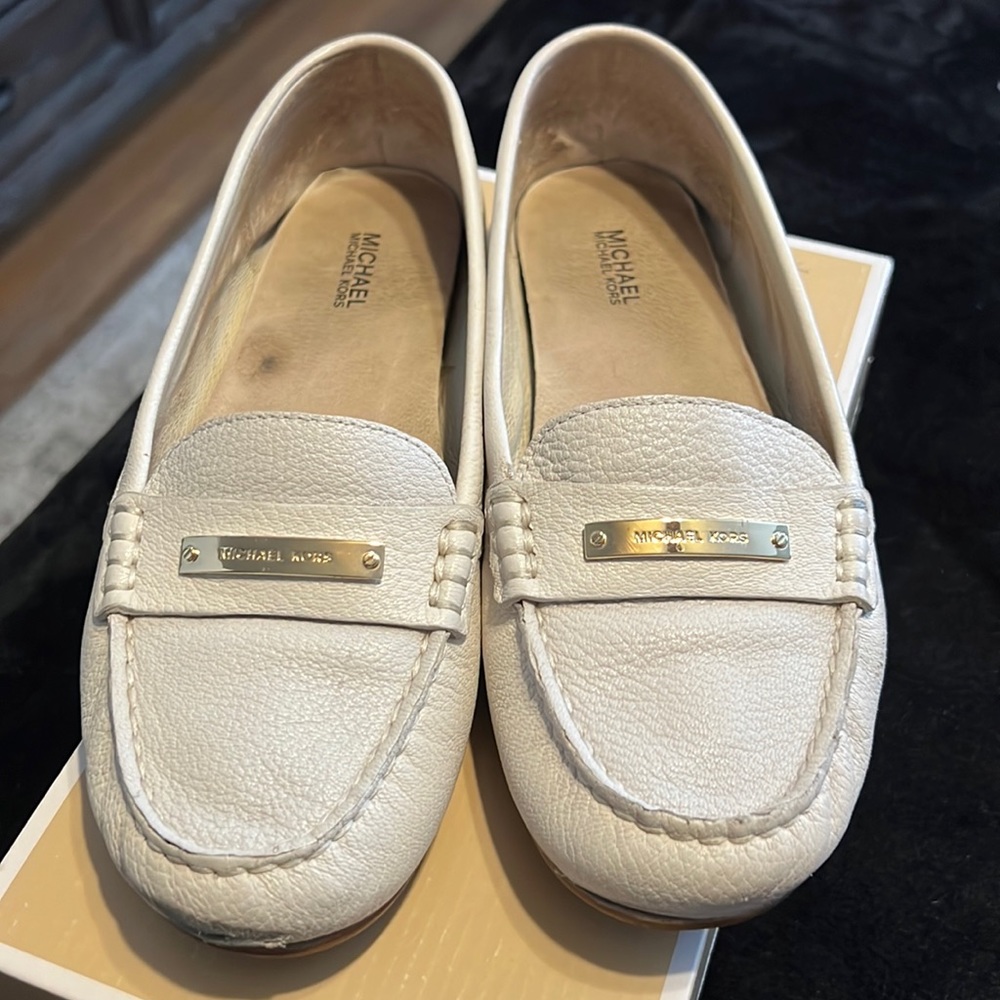 MK slippers